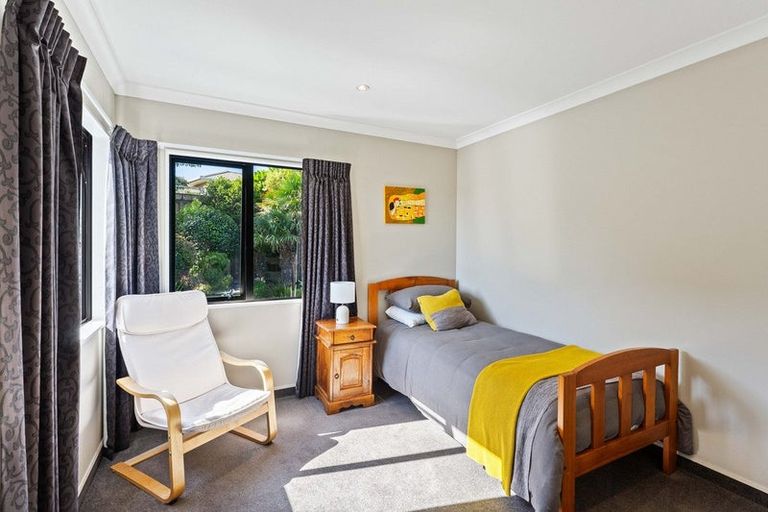 Photo of property in 5 Quadrant Heights, Paraparaumu, 5032