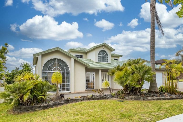 Photo of property in 9 Whiting Grove, West Harbour, Auckland, 0618