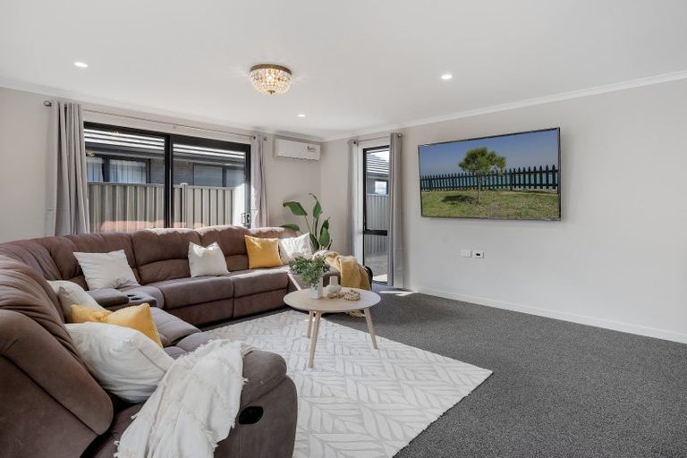 Photo of property in 14 Raynor Crescent, Pyes Pa, Tauranga, 3112