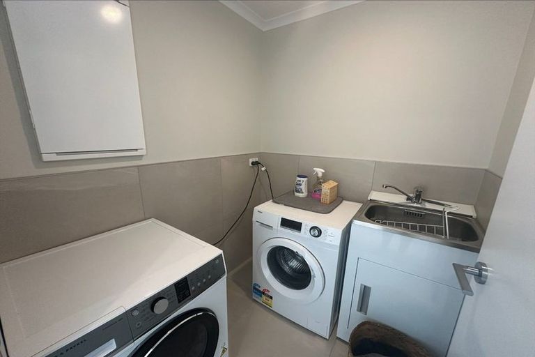 Photo of property in 5/2 Rangitamiro Place, Hobsonville, Auckland, 0616