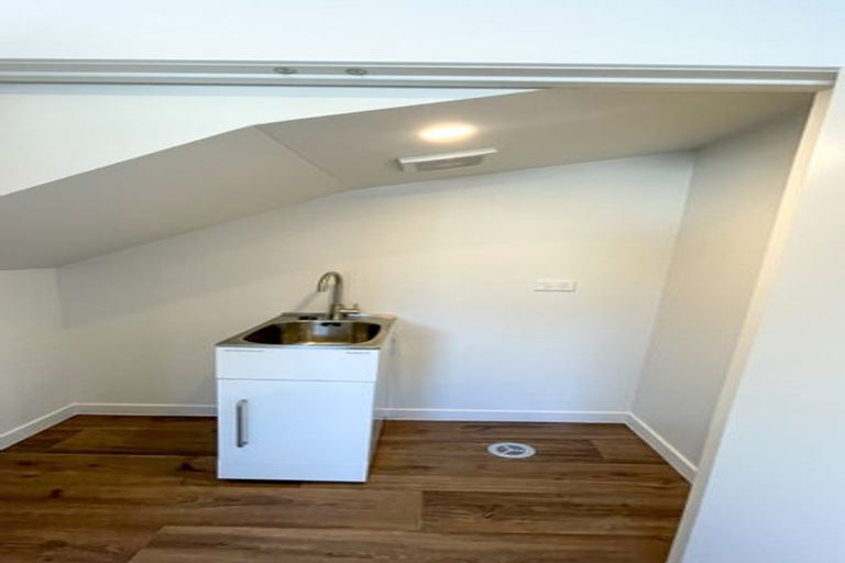 Photo of property in 13 Whanui Place, Mangere Bridge, Auckland, 2022