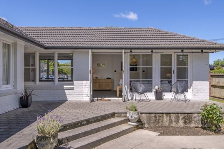 Photo of property in 1/6 Penhelig Place, Burnside, Christchurch, 8053