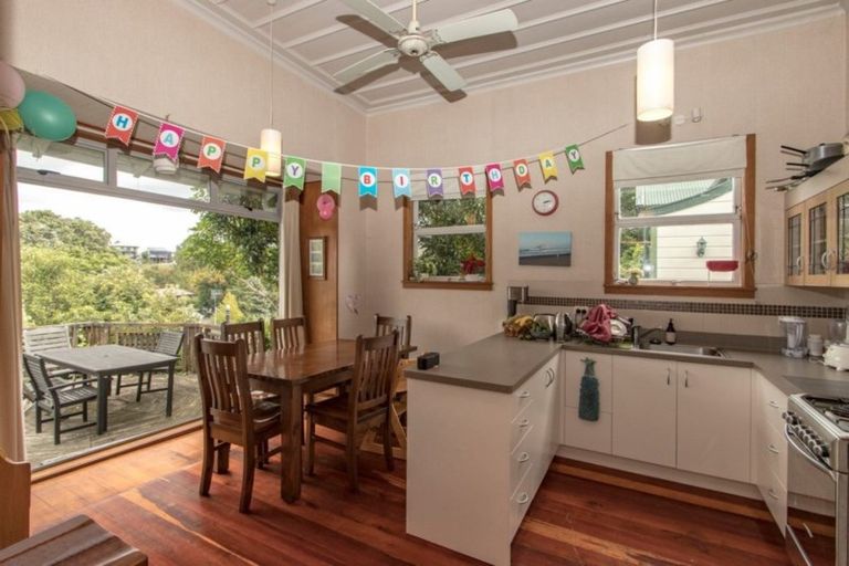 Photo of property in 79 Milton Road, Bluff Hill, Napier, 4110