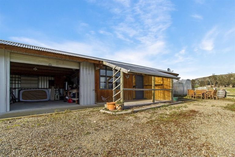 Photo of property in 192 Waihao Back Road, Waimate, 7979