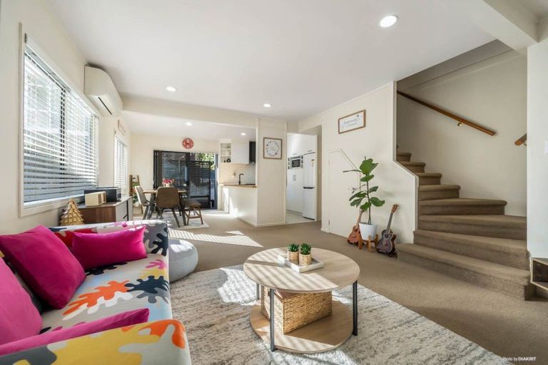 Photo of property in 2/6 Angelo Avenue, Howick, Auckland, 2014