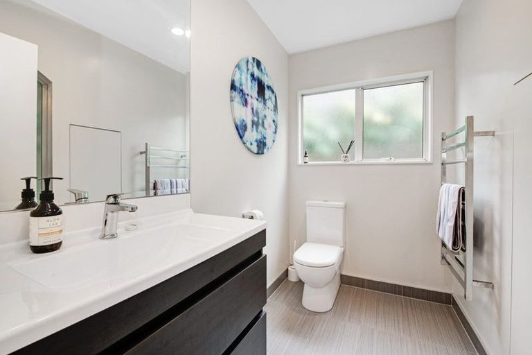 Photo of property in 2/37 Nile Road, Milford, Auckland, 0620