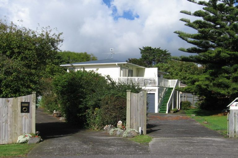 Photo of property in 18 Justin Place, Te Atatu Peninsula, Auckland, 0610