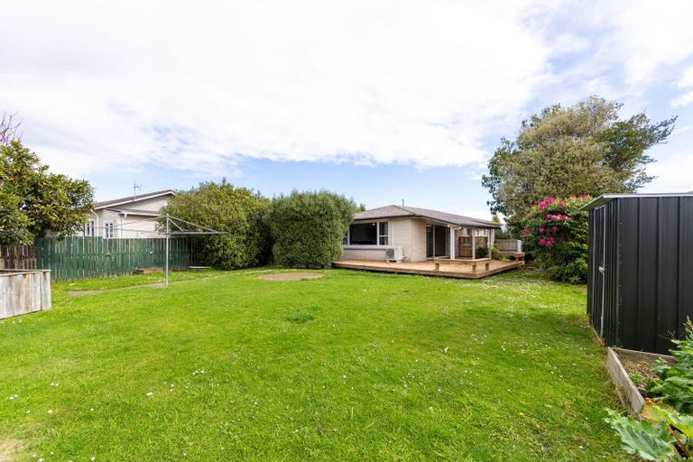 Photo of property in 16 Lipscombe Crescent, Havelock North, 4130