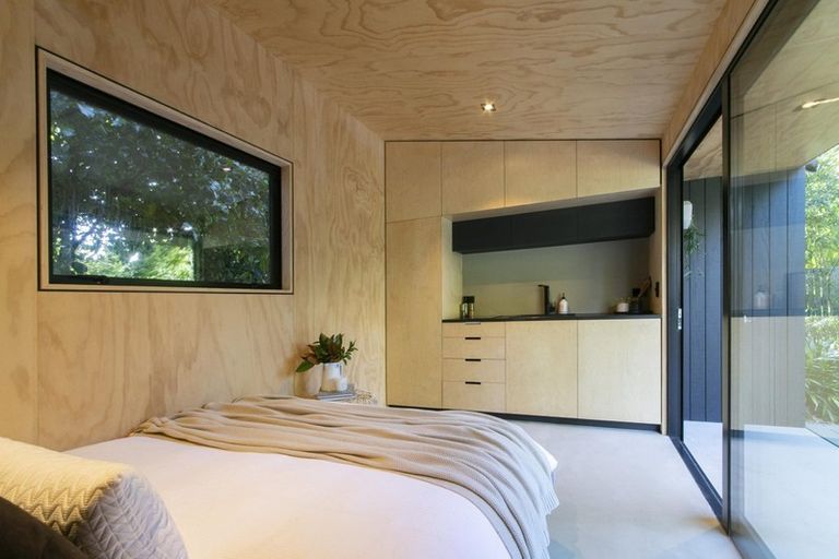 Photo of property in 3 George Avenue, Herald Island, Auckland, 0618