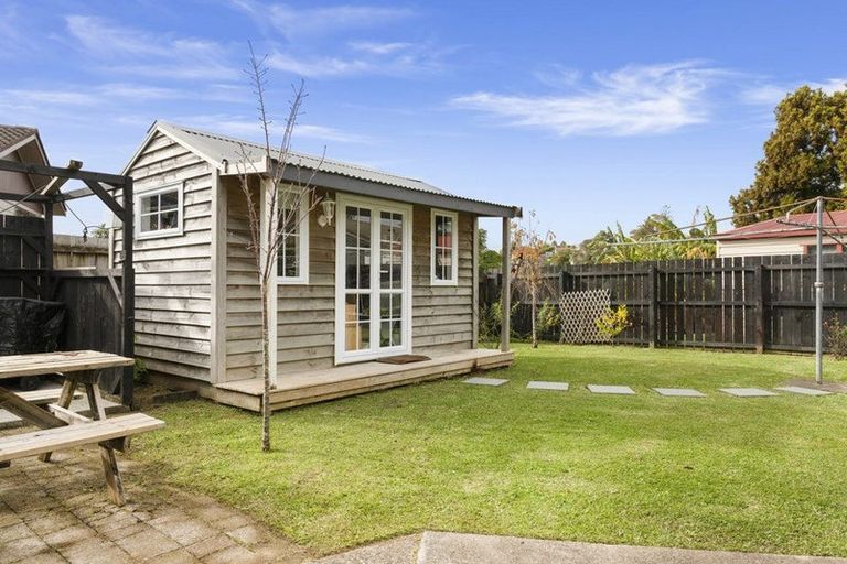 Photo of property in 4 Hydra Place, Glen Eden, Auckland, 0602