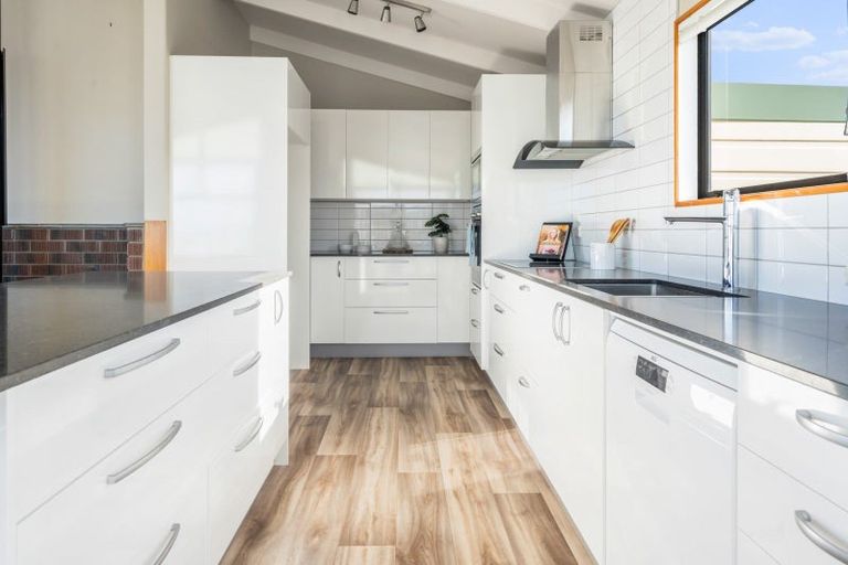 Photo of property in 8 Harbour View Road, Onerahi, Whangarei, 0110