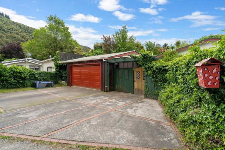Photo of property in 3 Rata Street, Birchville, Upper Hutt, 5018