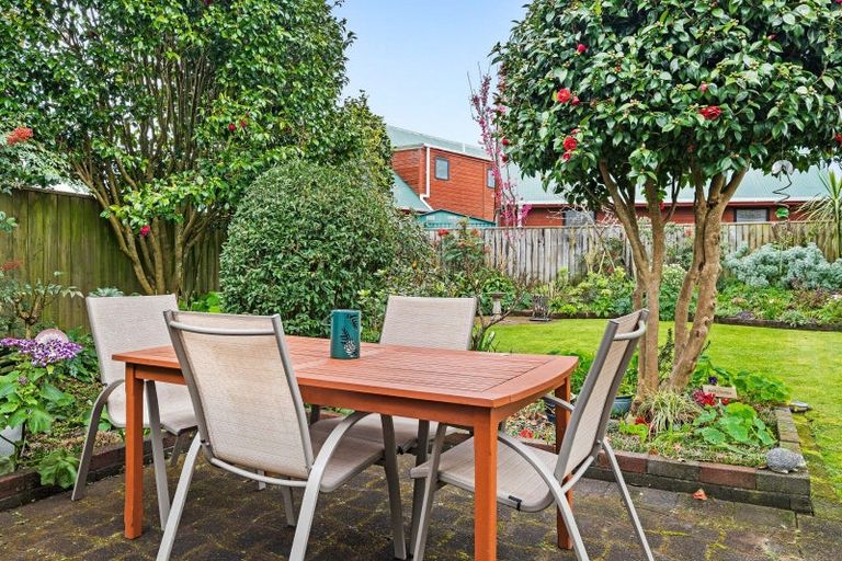 Photo of property in 35 Manu Crescent, Upper Vogeltown, New Plymouth, 4310