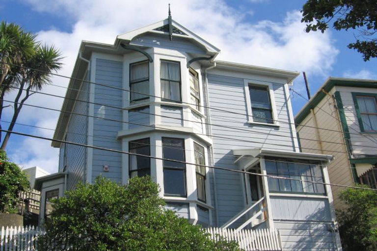 Photo of property in 10 Myrtle Crescent, Mount Cook, Wellington, 6021