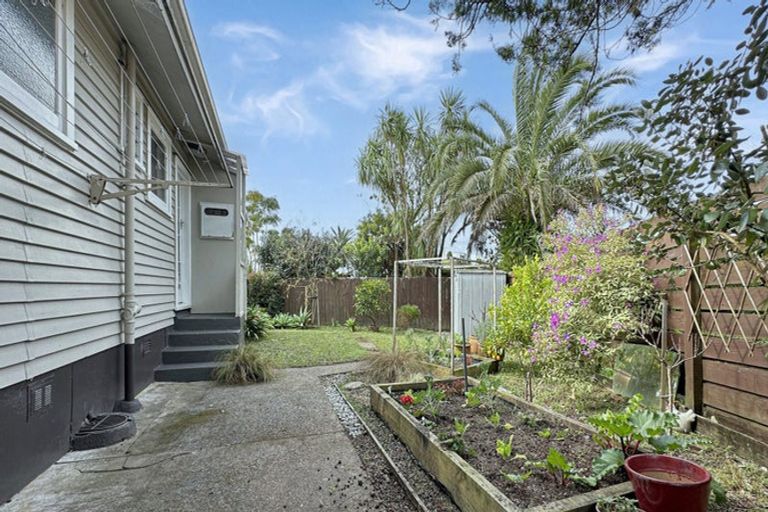 Photo of property in 1/40a Woodglen Road, Glen Eden, Auckland, 0602