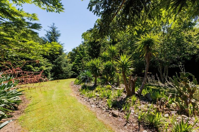 Photo of property in 126 Turitea Road, Fitzherbert, Palmerston North, 4472