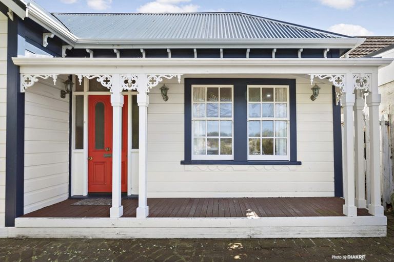 Photo of property in 15 Herald Terrace, Berhampore, Wellington, 6023