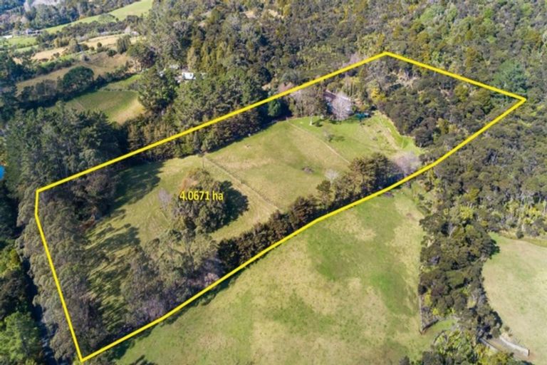 Photo of property in 118 Bethells Road, Waitakere, Henderson, 0781