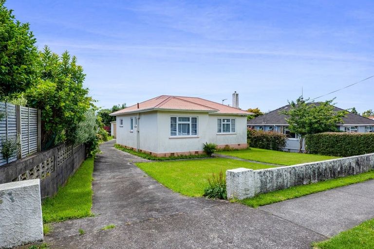 Photo of property in 7 Tarahua Road, Vogeltown, New Plymouth, 4310