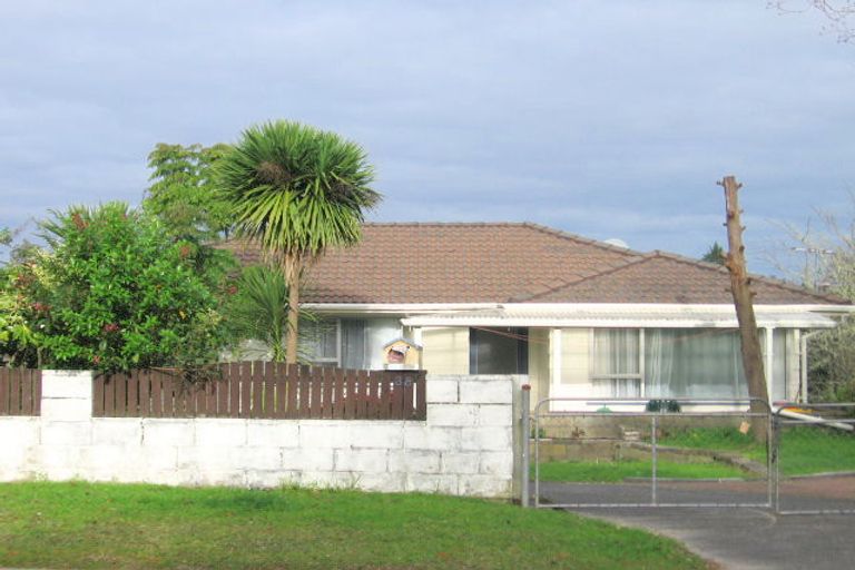 Photo of property in 38 Sunline Avenue, Massey, Auckland, 0614