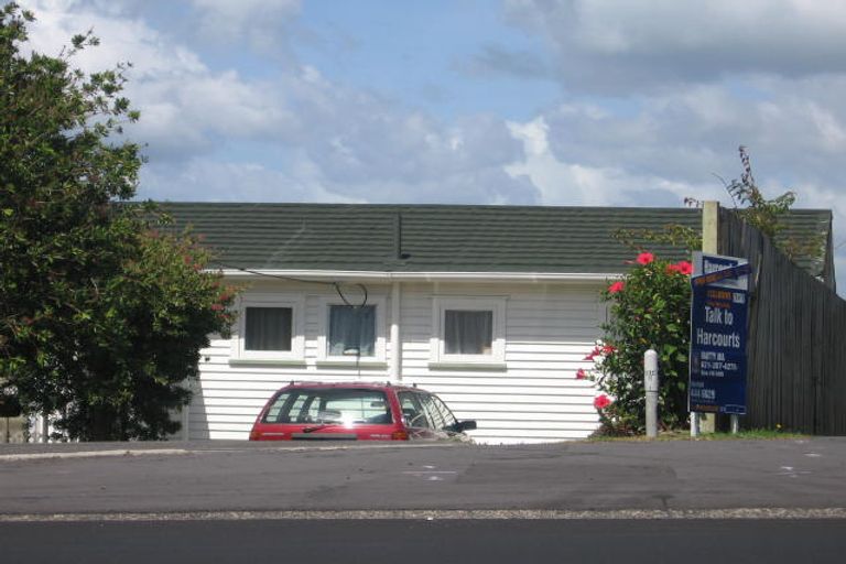Photo of property in 1/349 Glenfield Road, Glenfield, Auckland, 0629