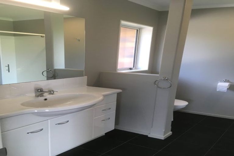 Photo of property in 6 Perrin Place, Darfield, 7510