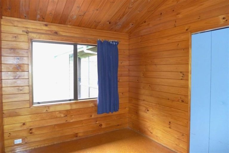 Photo of property in 8 Chardon Place, Henderson, Auckland, 0612