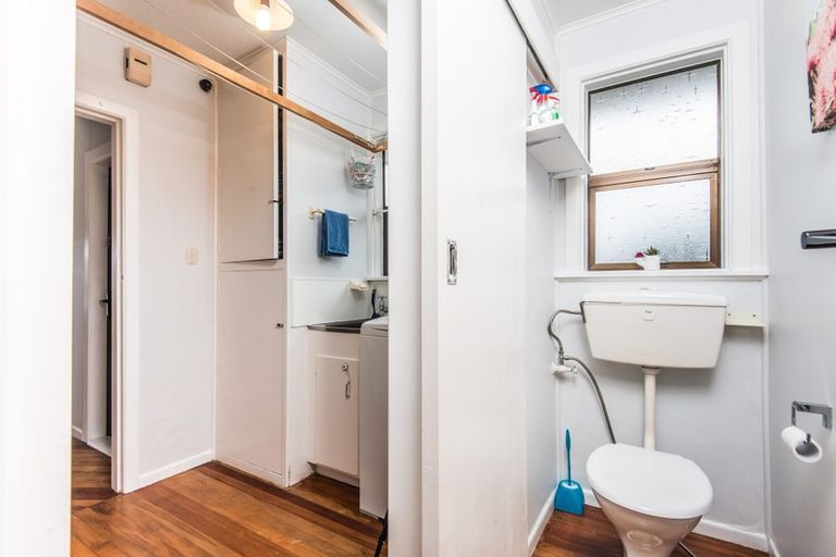 Photo of property in 10 Beazley Avenue, Paparangi, Wellington, 6037