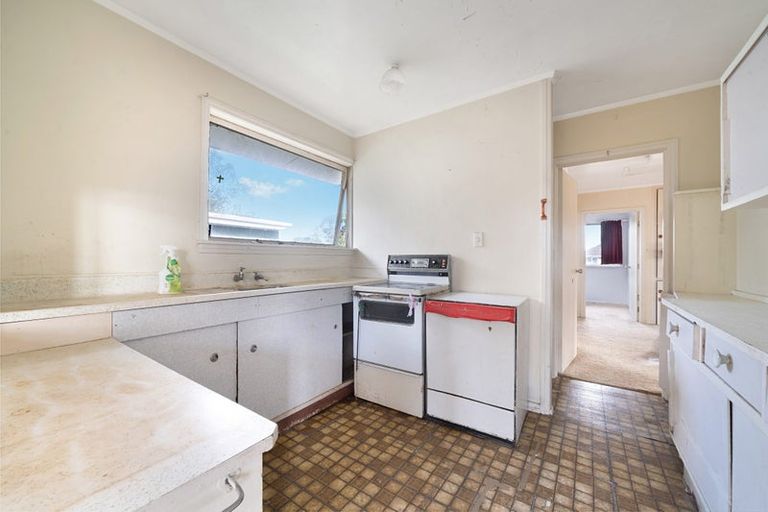 Photo of property in 34 Royal Road, Massey, Auckland, 0614