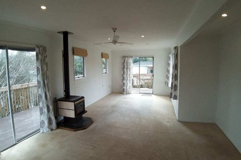 Photo of property in 19 St Catherine Crescent, West Harbour, Auckland, 0618