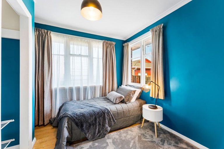 Photo of property in 3 Hikurangi Street, Te Atatu Peninsula, Auckland, 0610