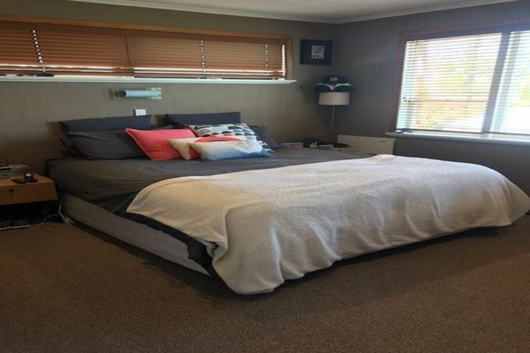 Photo of property in 30a Te Atatu Road, Te Atatu South, Auckland, 0610