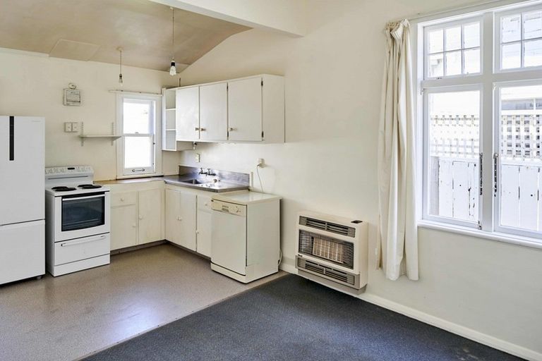 Photo of property in 4 Prince Street, Mount Victoria, Wellington, 6011