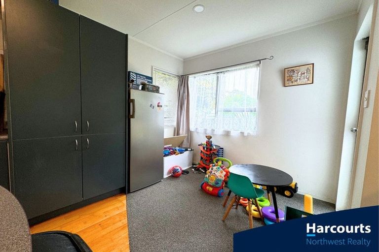Photo of property in 124 Moire Road, West Harbour, Auckland, 0618