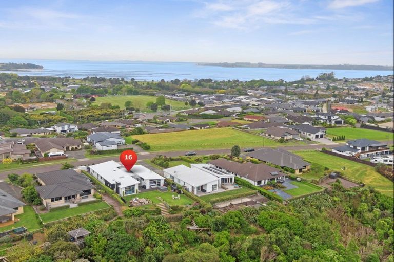 Photo of property in 16 Holyoake Terrace, Omokoroa, 3114