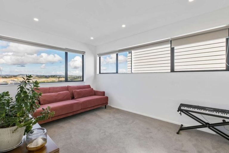 Photo of property in 50 Ascension Crescent, Orewa, 0931