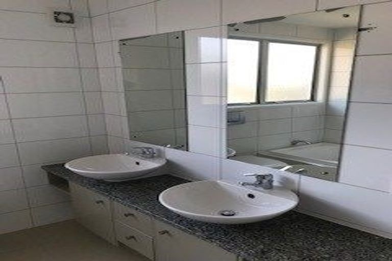 Photo of property in 17 The Strand, Takapuna, Auckland, 0622