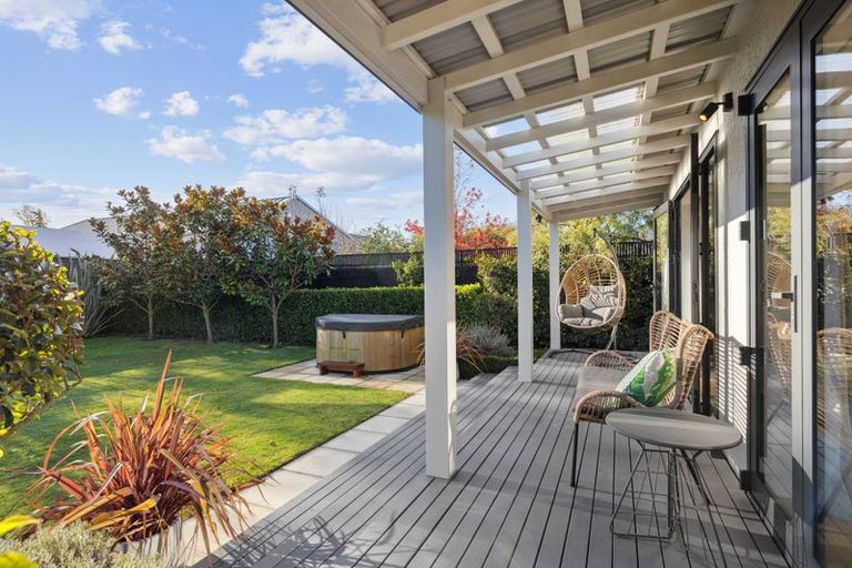 Photo of property in 19 Weston Road, St Albans, Christchurch, 8052