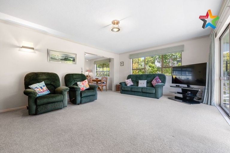 Photo of property in 3a Panorama Grove, Harbour View, Lower Hutt, 5010