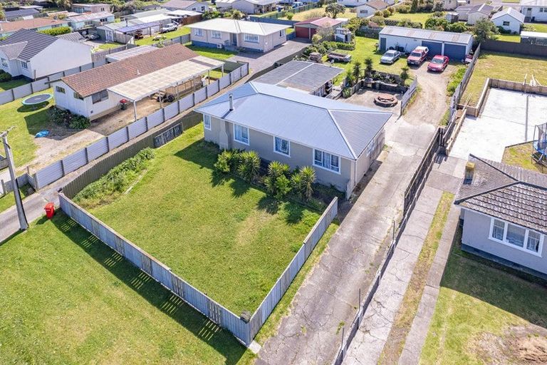 Photo of property in 32 Hood Street, Castlecliff, Whanganui, 4501