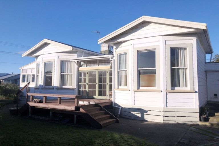 Photo of property in 131 Weraroa Road, Levin, 5510