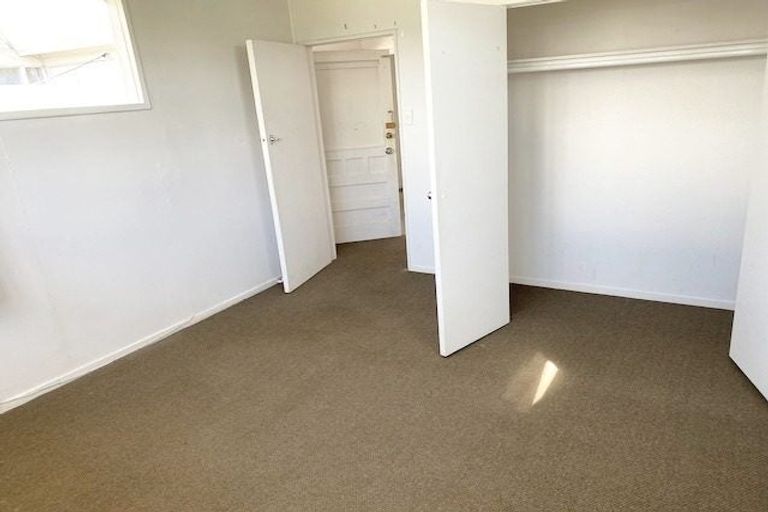 Photo of property in 24 Tiri Tiri Road, Birkdale, Auckland, 0626