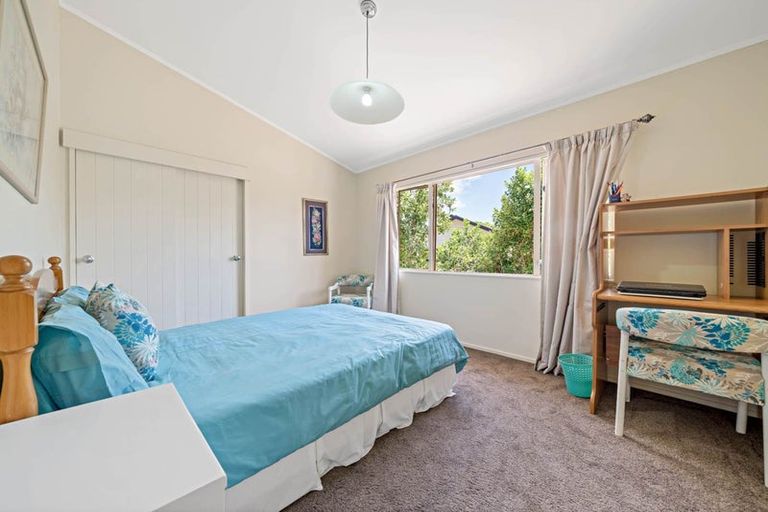 Photo of property in 5 Woodbank Drive, Glen Eden, Auckland, 0602