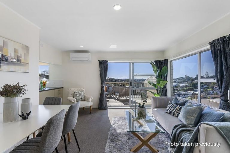 Photo of property in 8b Havana Place, Glenfield, Auckland, 0629