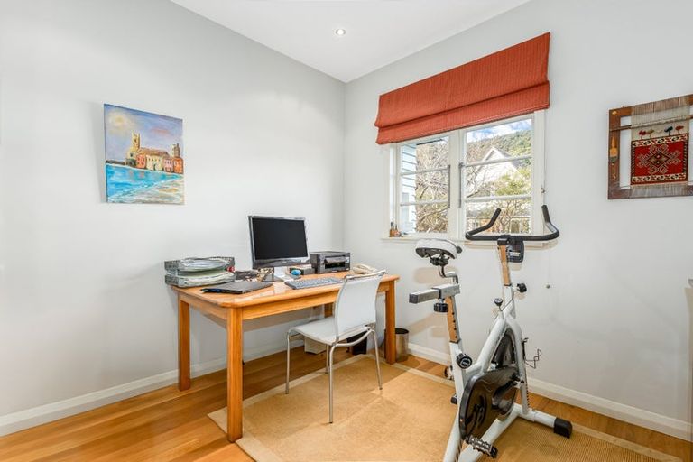 Photo of property in 33 Cheviot Road, Lowry Bay, Lower Hutt, 5013