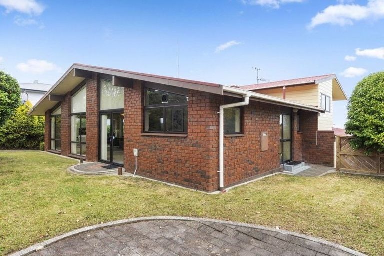 Photo of property in 2 Whitaker Street, Otumoetai, Tauranga, 3110