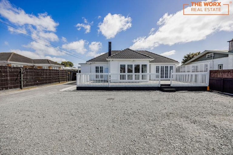 Photo of property in 28 Driver Road, Mangere East, Auckland, 2024