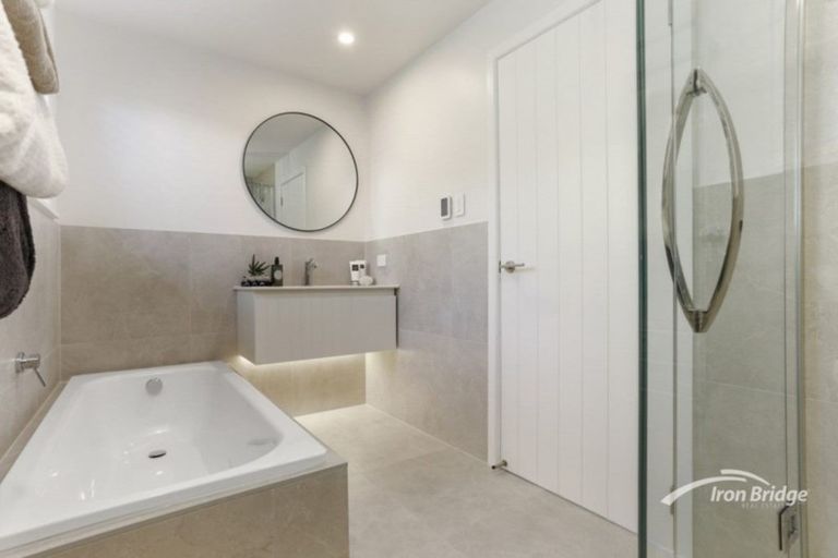 Photo of property in 1/139 Nile Road, Milford, Auckland, 0620