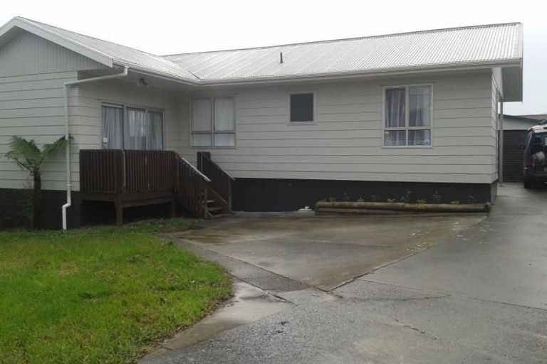 Photo of property in 4 Aden Place, Clendon Park, Auckland, 2103