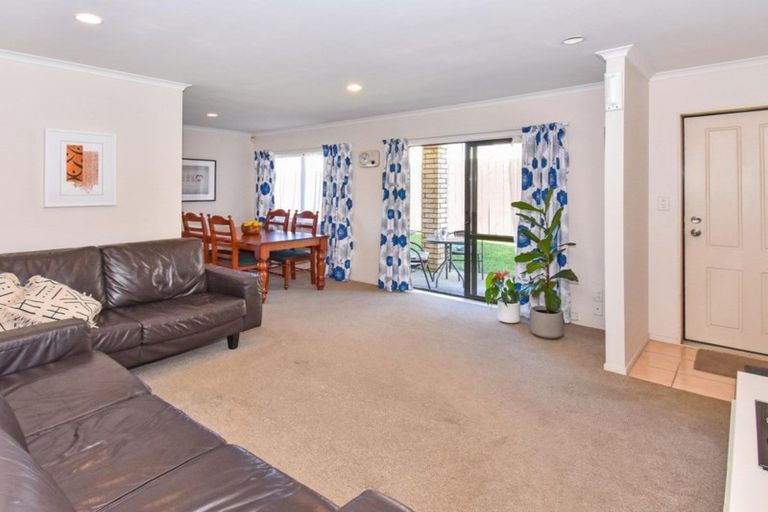Photo of property in 28b Hillcrest Road, Papatoetoe, Auckland, 2025